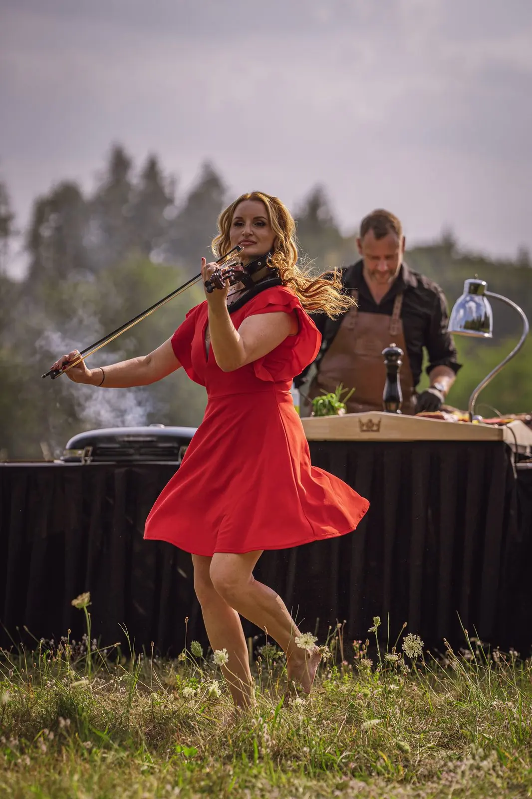 Svatba · první tanec vedle smokeru